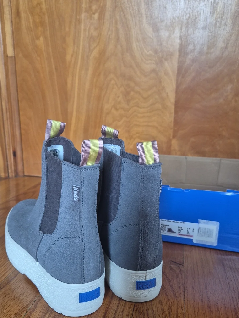 Keds Women's Gray Suede The Platform Chelsea Lug Boot, size 7,5